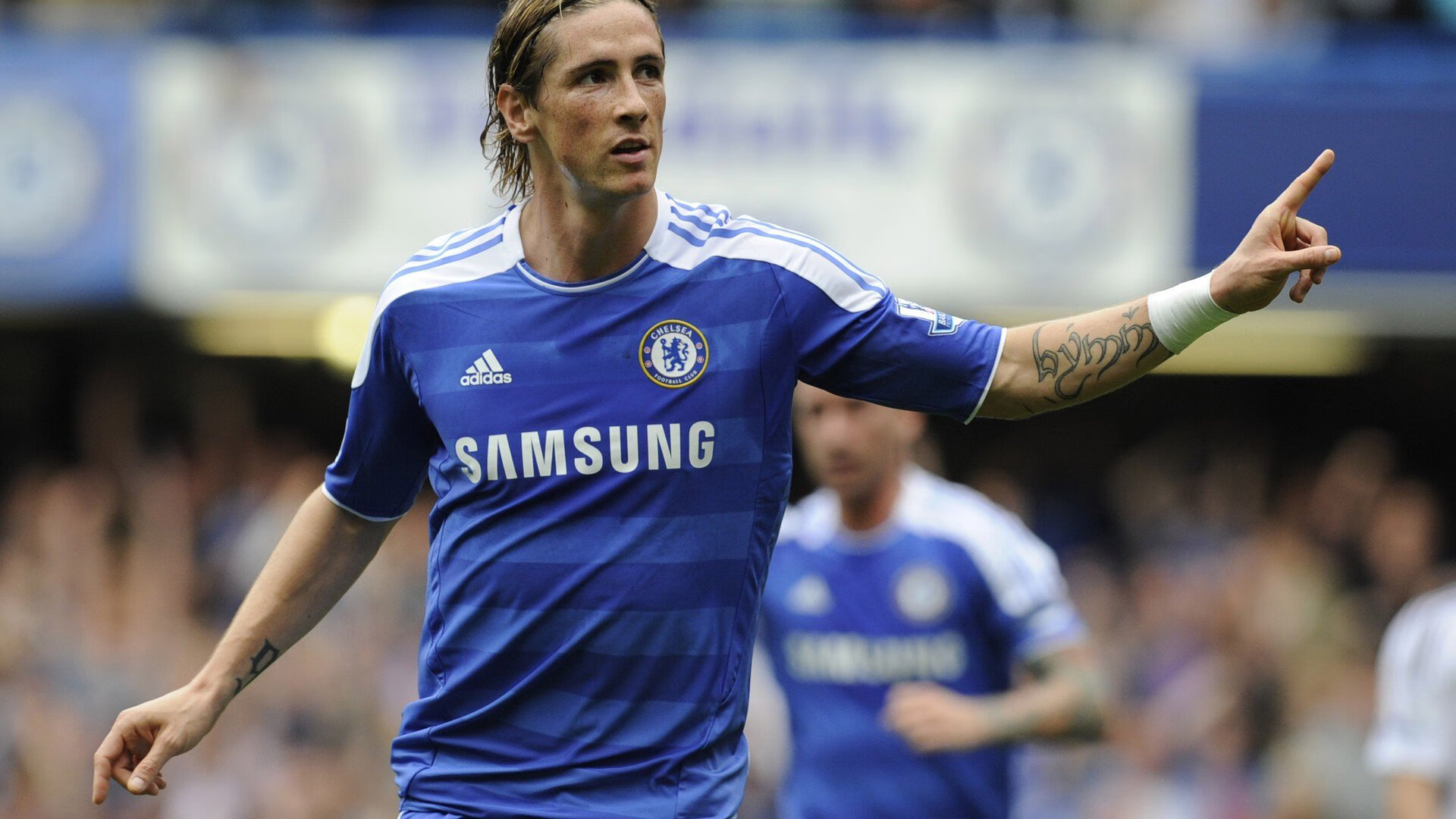 国家队球员积极参与媒体活动展现亲民形象拓宽传播圈层