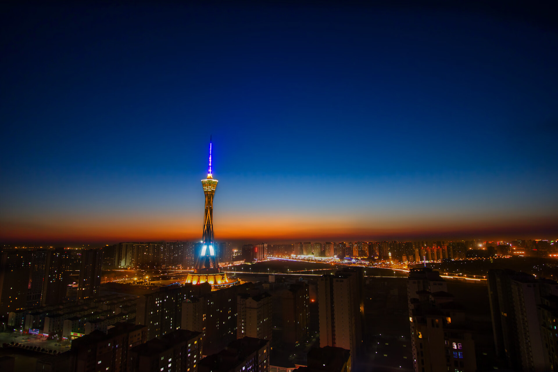 以“体育+科技+文化”为核心的篮球赛事创新模式广泛推广，以篮球为载体